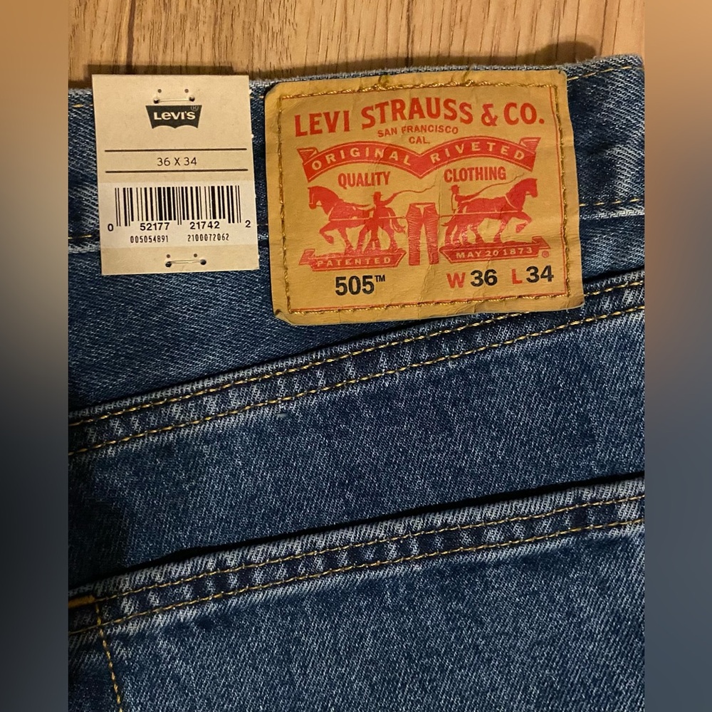 NWT 505 Regular Solid Classic Blue Levi’s 36 x 34 inch, 100% Cotton/Denim Jeans